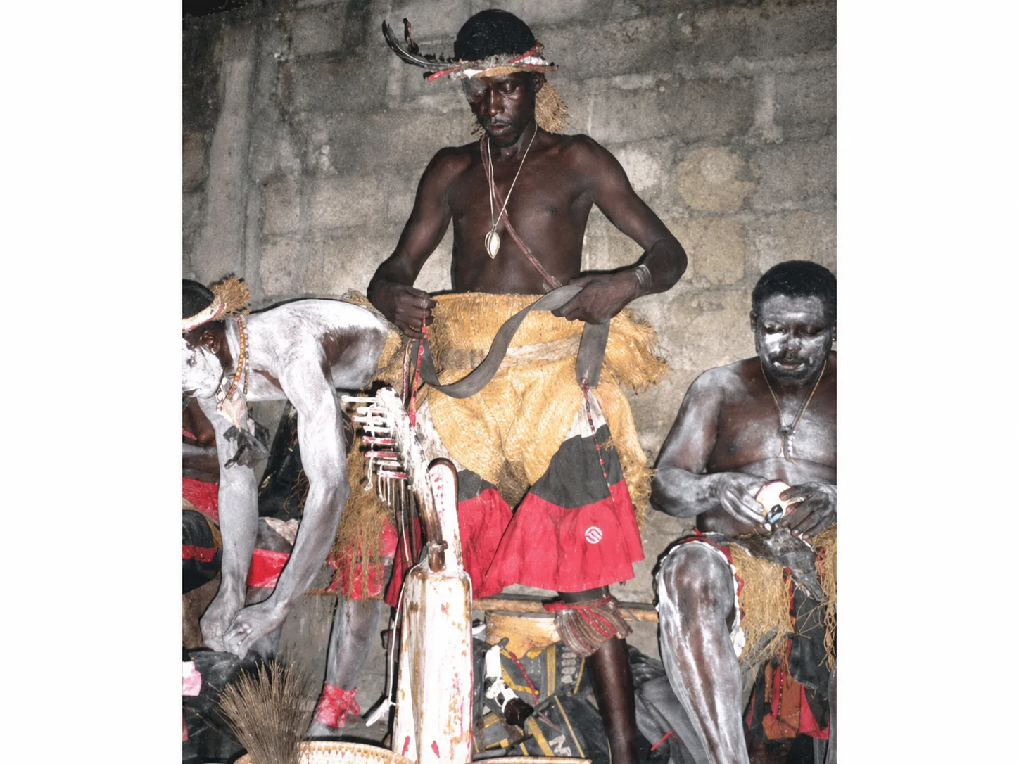An initiation under way in the evening, at the heart of the community