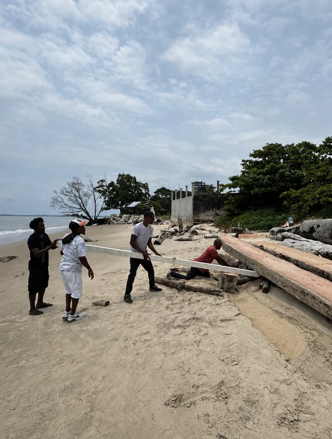 Building Mbilou's Bwiti pirogue on the beach, by the ocean — step 1