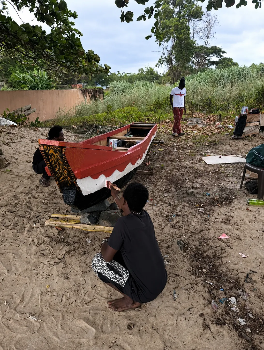 Building Mbilou's Bwiti pirogue on the beach, by the ocean — step 2