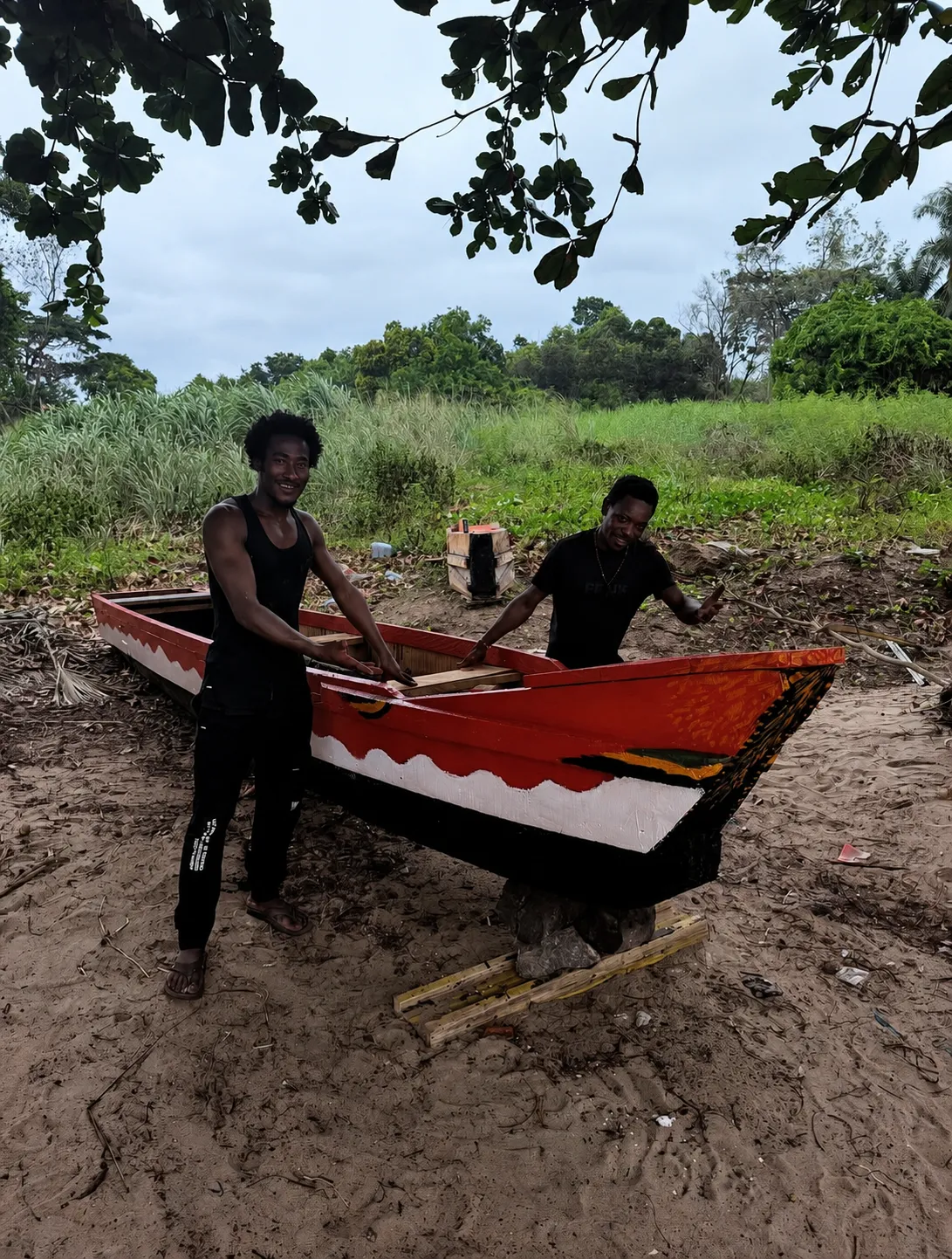 Building Mbilou's Bwiti pirogue on the beach, by the ocean — step 3